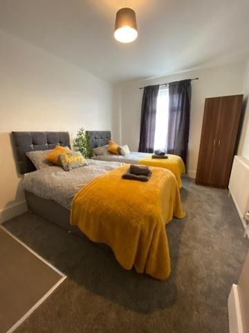 Bentley House With En-Suites クルー エクステリア 写真