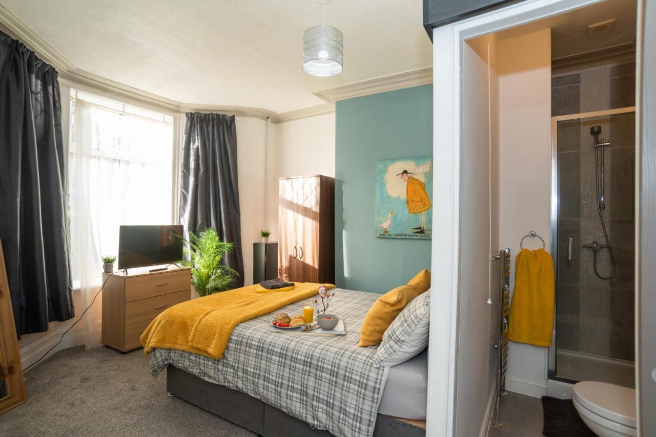 Bentley House With En-Suites クルー エクステリア 写真